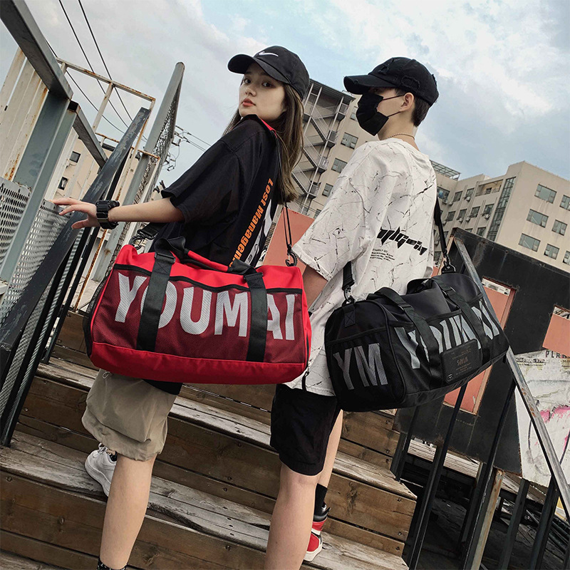 Capacious travel bag
