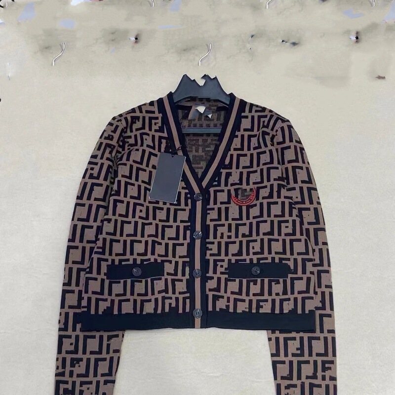 2024 New Autumn and Winter Stylish All-Match Presbyterian Fashionable Long Sleeve Knitted Cardigan for Women