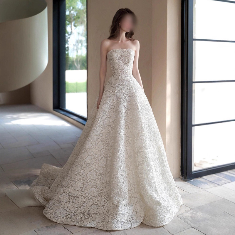 White Strapless Simple and Elegant Light Wedding Dress, New French Retro Lace Trailing Heavy-Duty Wedding Gown with a High-End Feel White Strapless Simple and Elegant Light Wedding Dress, New French Retro Lace Trailing Heavy-Duty Wedding Gown with a High-End Feel