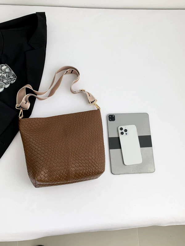 Retro capacious one-shoulder bag, shoulder bag, straps, internet celebrity