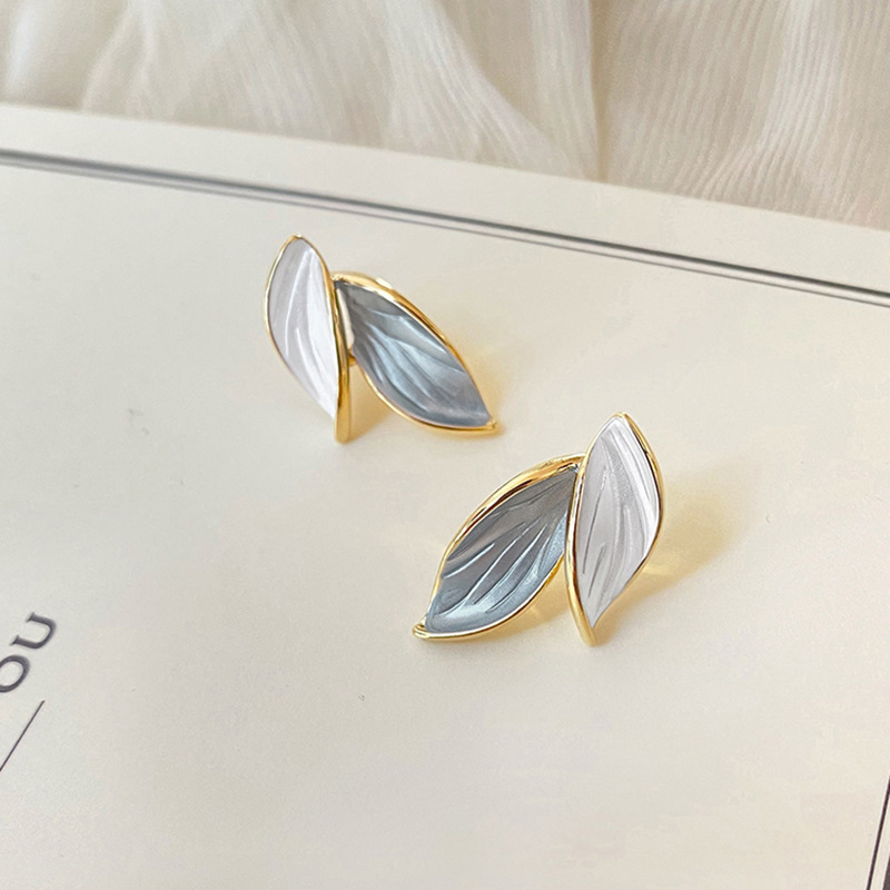 Wholesale Jewelry Contrast Color Leaf Stud Earrings Nihaojewelry display picture 9