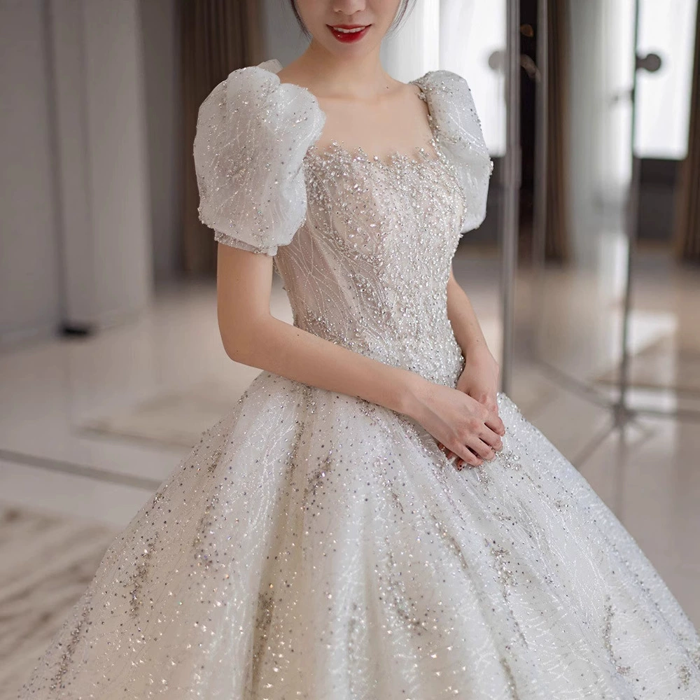 Свадебное платье French Bridal 2026 — дворцовый стиль, густая отделка, длинный шлейф, для беременных