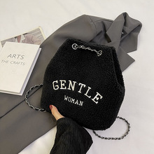 ������ëë����Ů���¿��n��r����ĸ���K朗l�μ�б���p��ˮͰ��