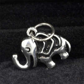 跨境热卖韩版银吊坠经典精致复古泰银大象银饰吊坠气质魅力女吊坠