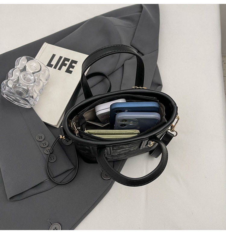 2024 New Popular Small Bag This Year Women's Fashion Versatile One Shoulder Crossbody Bag Retro Small Handheld Bucket Bag_voghion.com