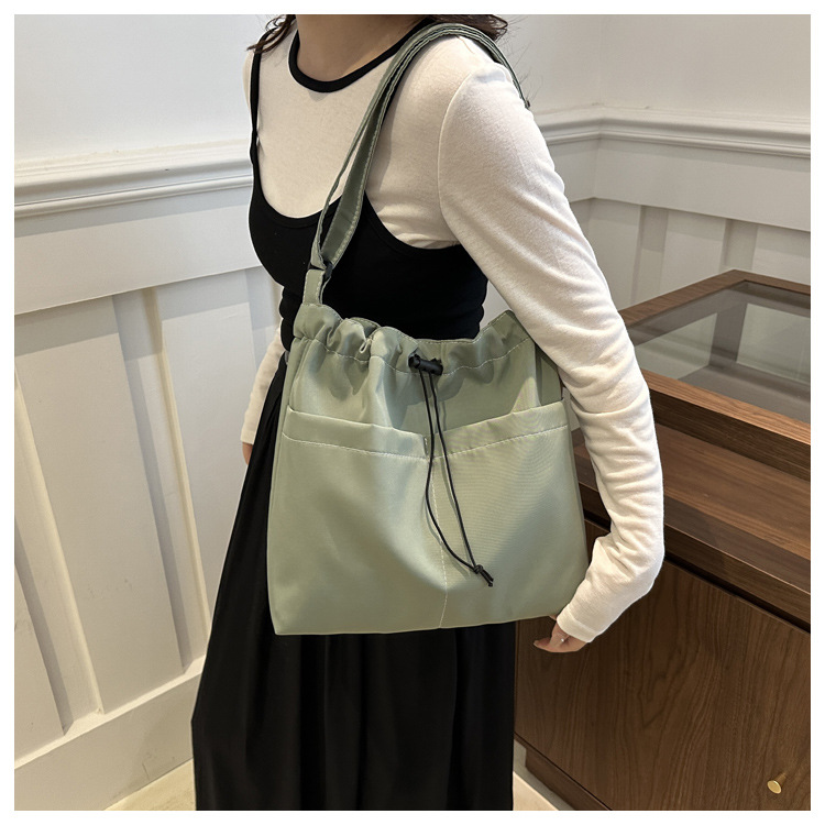 The popular autumn and winter bags for women in 2024: large-capacity crossbody bag, Tote commuter bag, single-shoulder bag, soft undefined