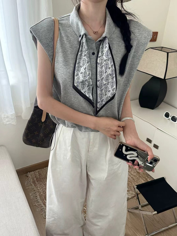 韓国デザインのノースリーブ巾着とシルクスカーフTシャツ2025夏の新しい女性のシックでスリムで多用途なトップストレンド|undefined