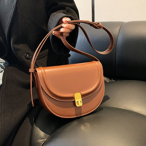 Retro style versatile saddle bag for women 2024 new niche design shoulder bag high-end texture crossbody bag for women