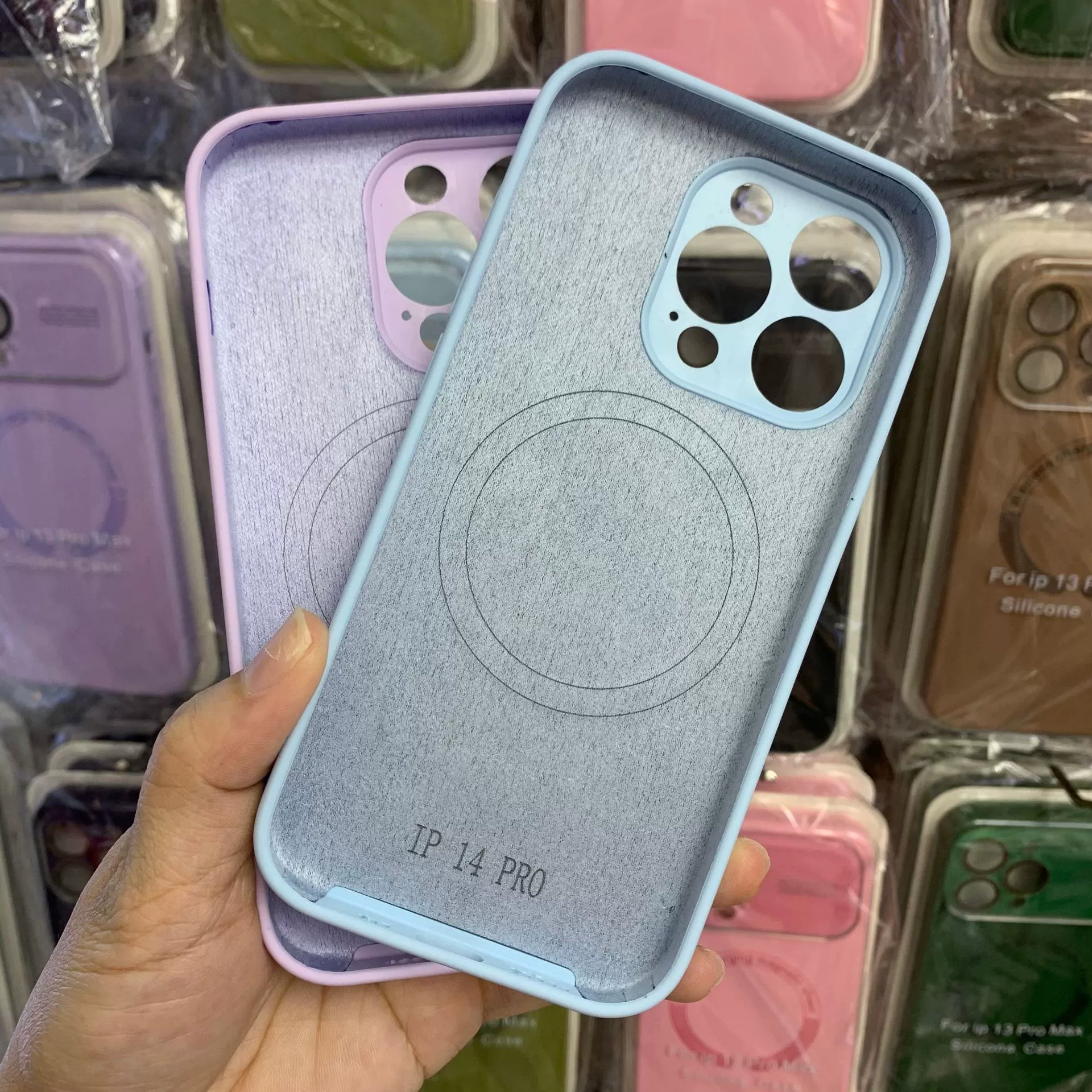Силиконовый чехол (Apple) iPhone 16 — магнитное кольцо для объектива, противоударная защита