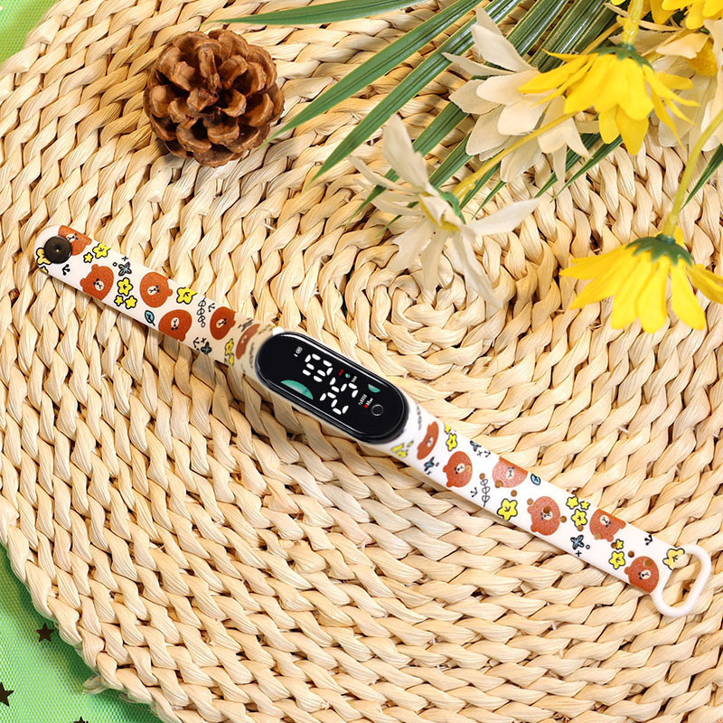 2024 explosión de chatarra oso de café M9 impresión pulsera relojes de pulsera niños estudiantes moda lindo reloj electrónico LED