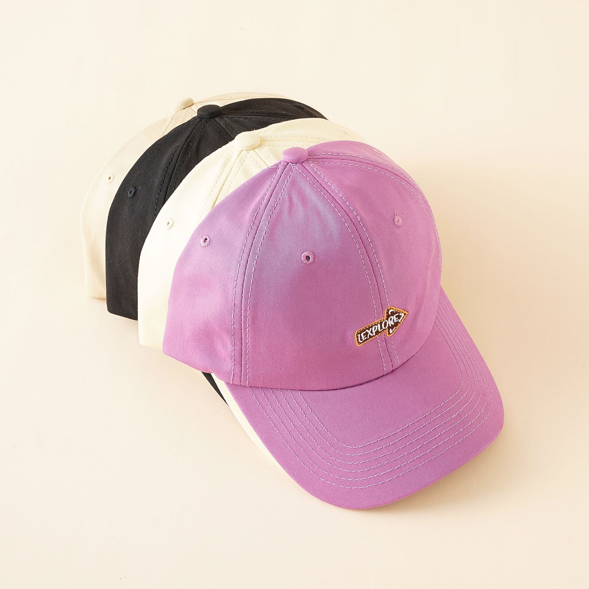 Primavera y verano nuevo bordado flecha carta llanura cúpula moda protección solar verano coreano protección solar gorra de béisbol