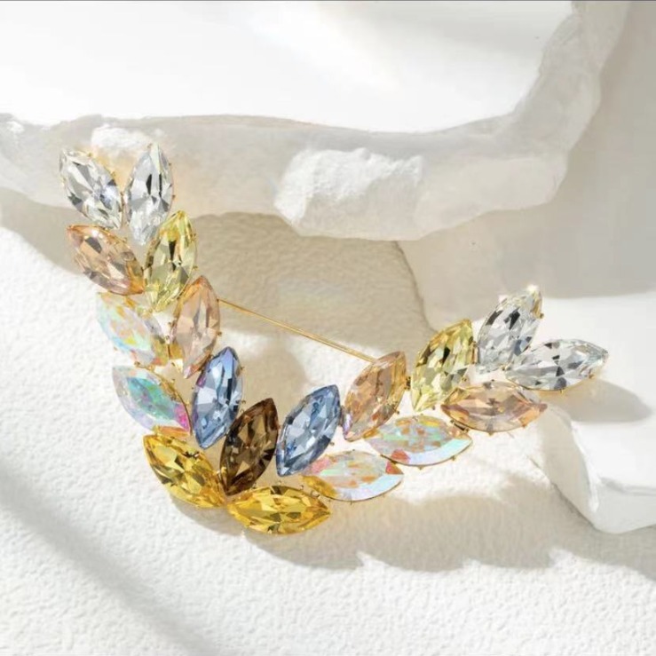 High-end geometric creative brooch