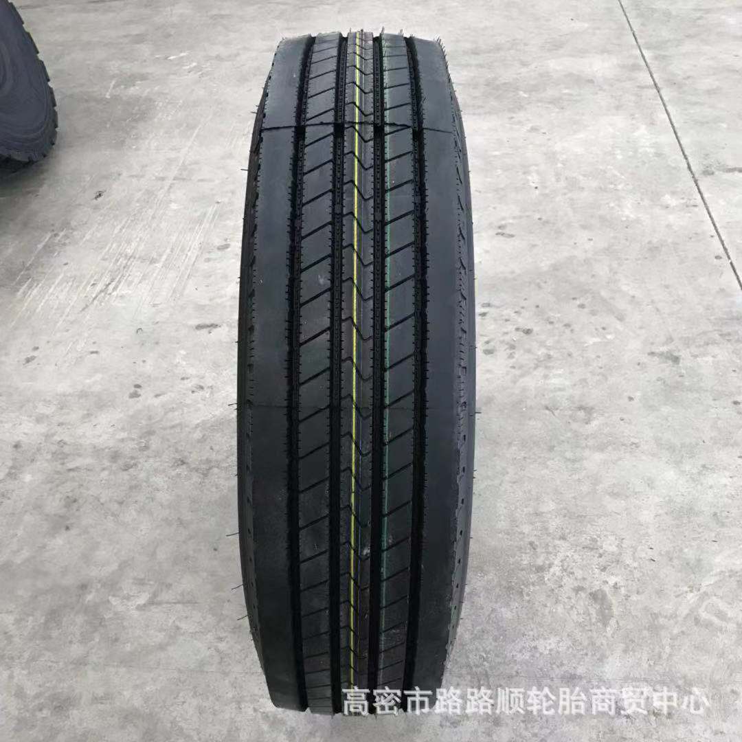 工厂供应四线轮胎12R22.5子午线钢丝真空胎12R22 5卡货车载重胎