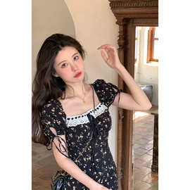 法式方领连衣裙女2025夏新款小个子温柔气质收腰显瘦初恋开叉裙子