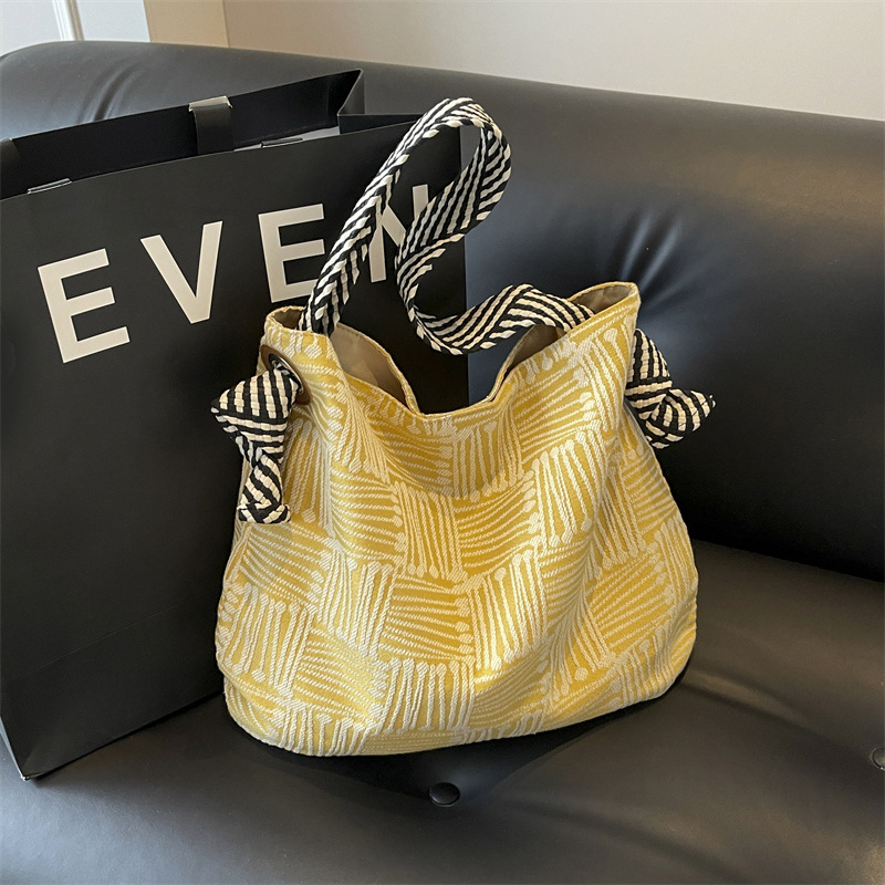 Korean Fashion Striped Knitted Fabric Bag 2024 New Color Contrast Simple High-end Underarm Bag All-match Shoulder Bag