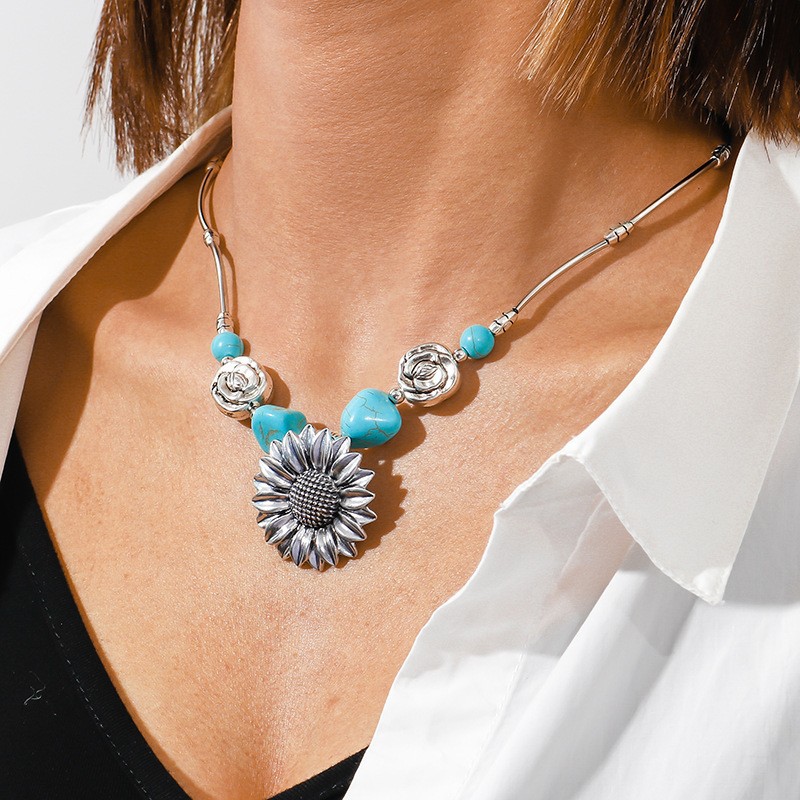 1 Piece Ethnic Style Round Heart Shape Flower Alloy Turquoise Plating Necklace display picture 3