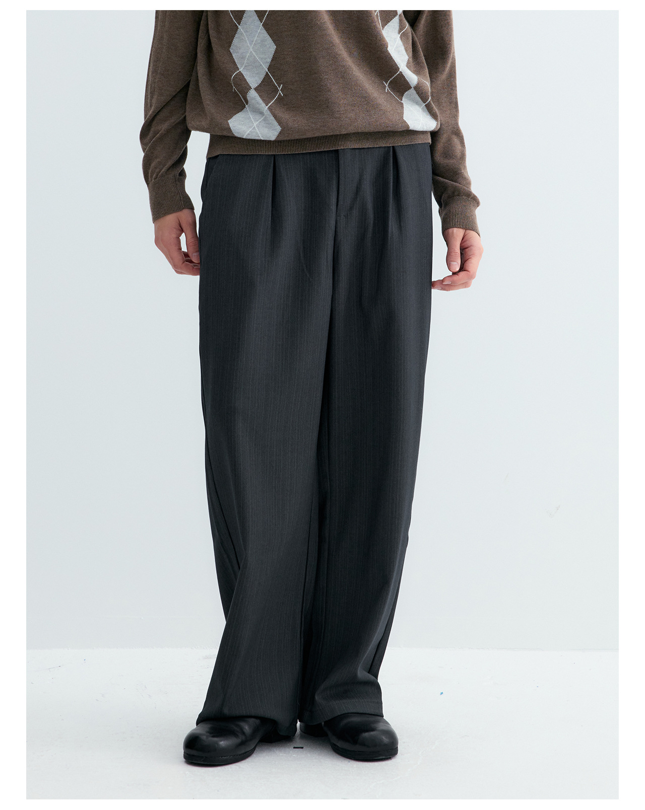 UNF Striped Straight-Leg Trousers