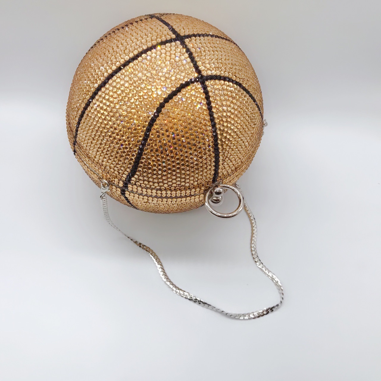 Nuevos productos transfronterizos de baloncesto llenos de diamantes bolsas de cena bola de cristal dorada mini bolsas redondas tridimensionales bolsas de mano europeas y americanas