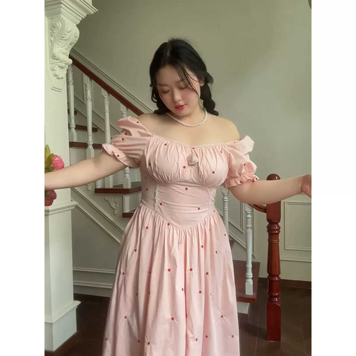 羊羊 法式方领泡泡袖提花连衣裙大码女装温柔夏季收腰显瘦长裙