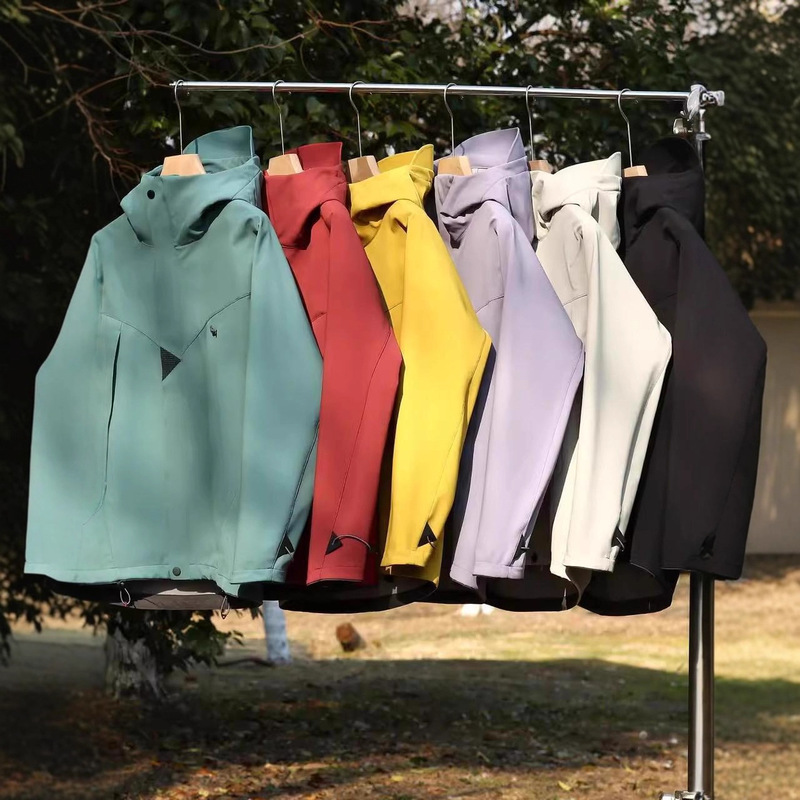 Spring Outfit Essential! Italian Luxury High-End Men's and Women's Windproof Outdoor Hooded Softshell Jacket