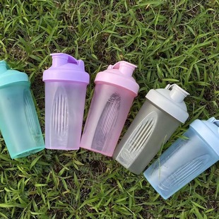 Factory direct supply 400ml sports shake Cup milkshake cup protein powder mixing cup portable cup can be printed logo