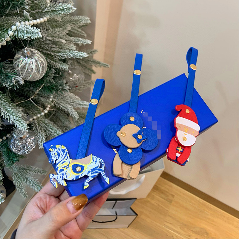 柜台圣诞限定礼遇挂件皮质材质三件套配精美礼盒可当包挂件当饰品