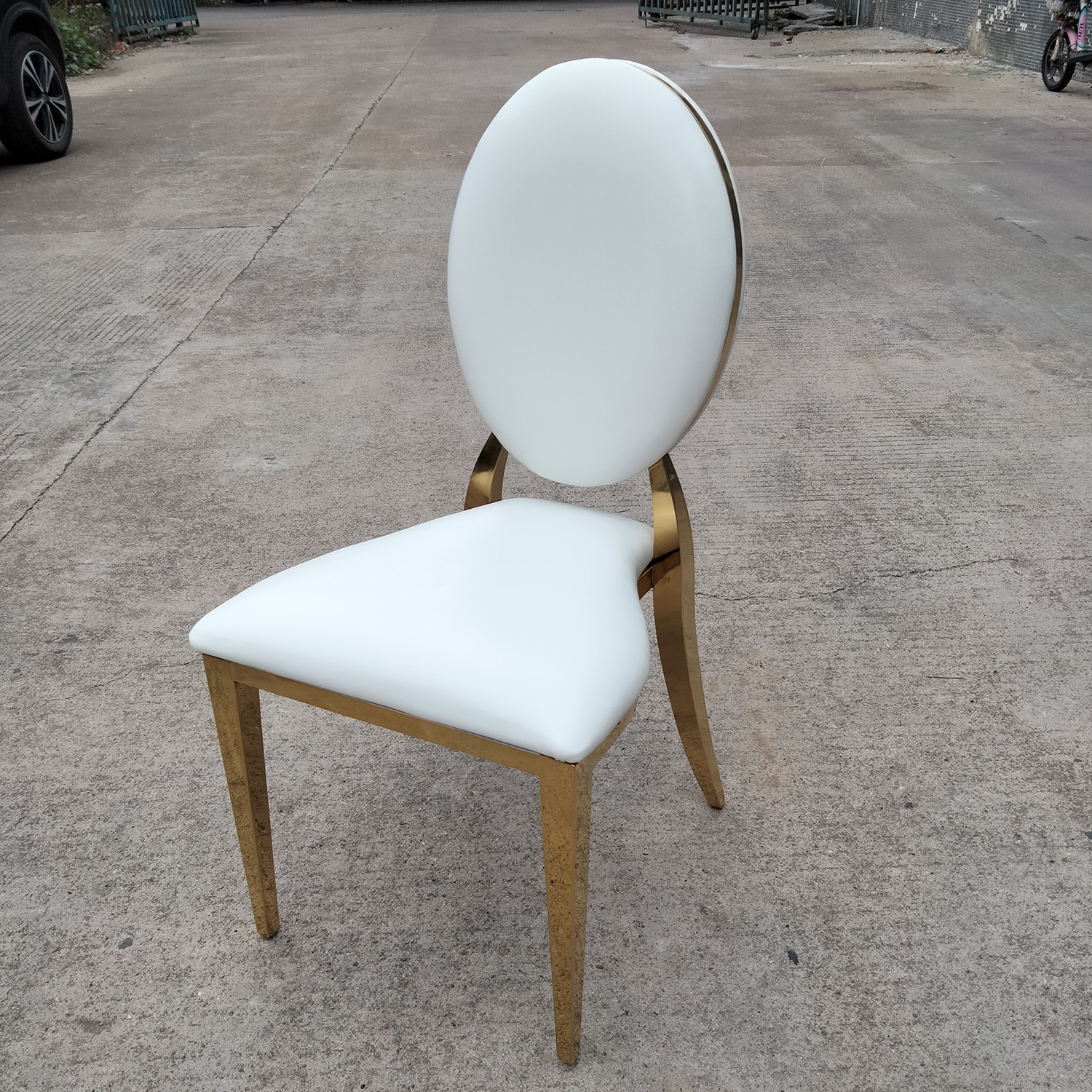 Sillas de comedor de acero inoxidable de Guangdong, sillas para banquetes, hoteles y bodas, sillas apilables con respaldo, taburetes de exterior de lujo ligero