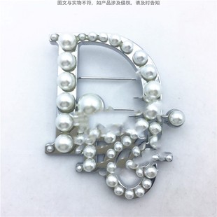 Fashion winter brooch R & D new fashion suit pearl corsage French chest jewelry pin coat accessories factory