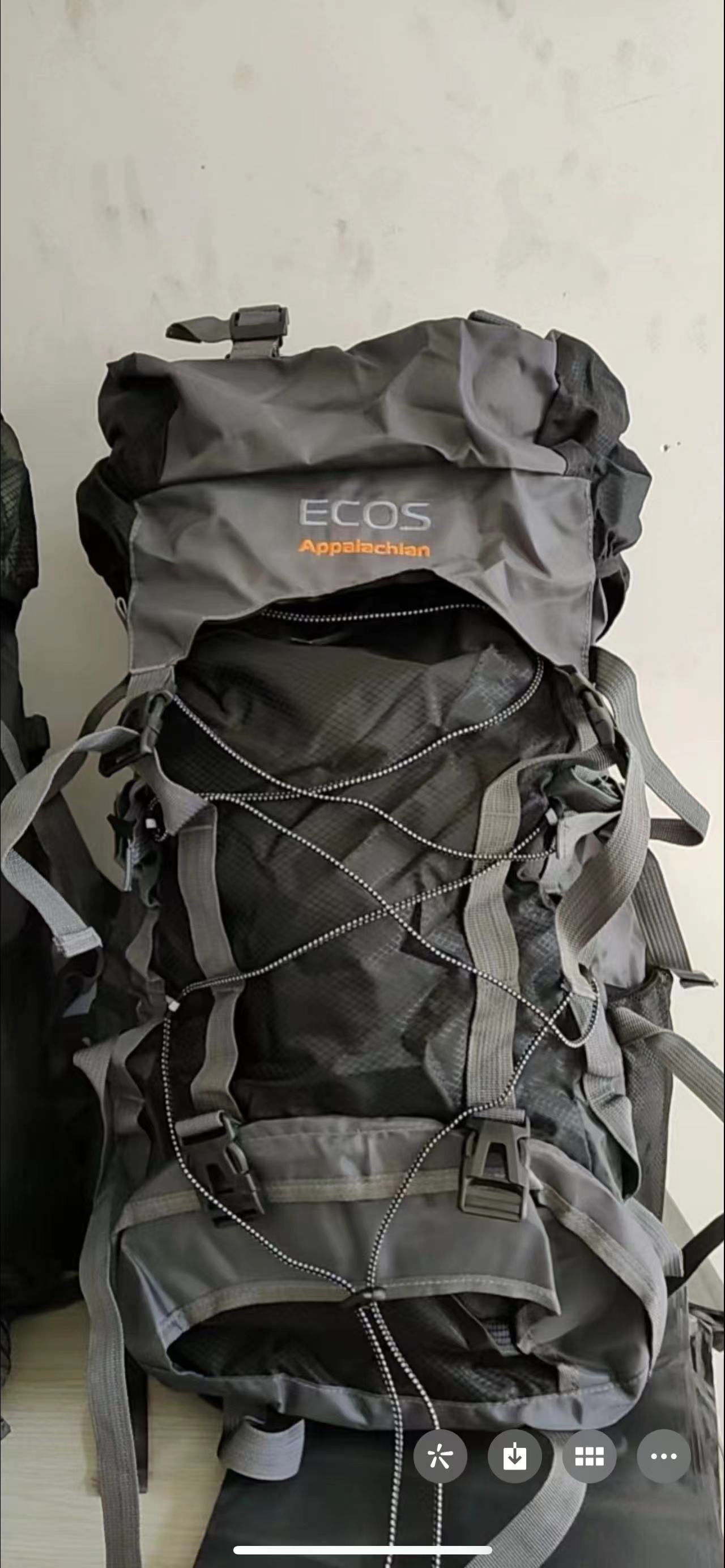 블랙 ECOS 로고