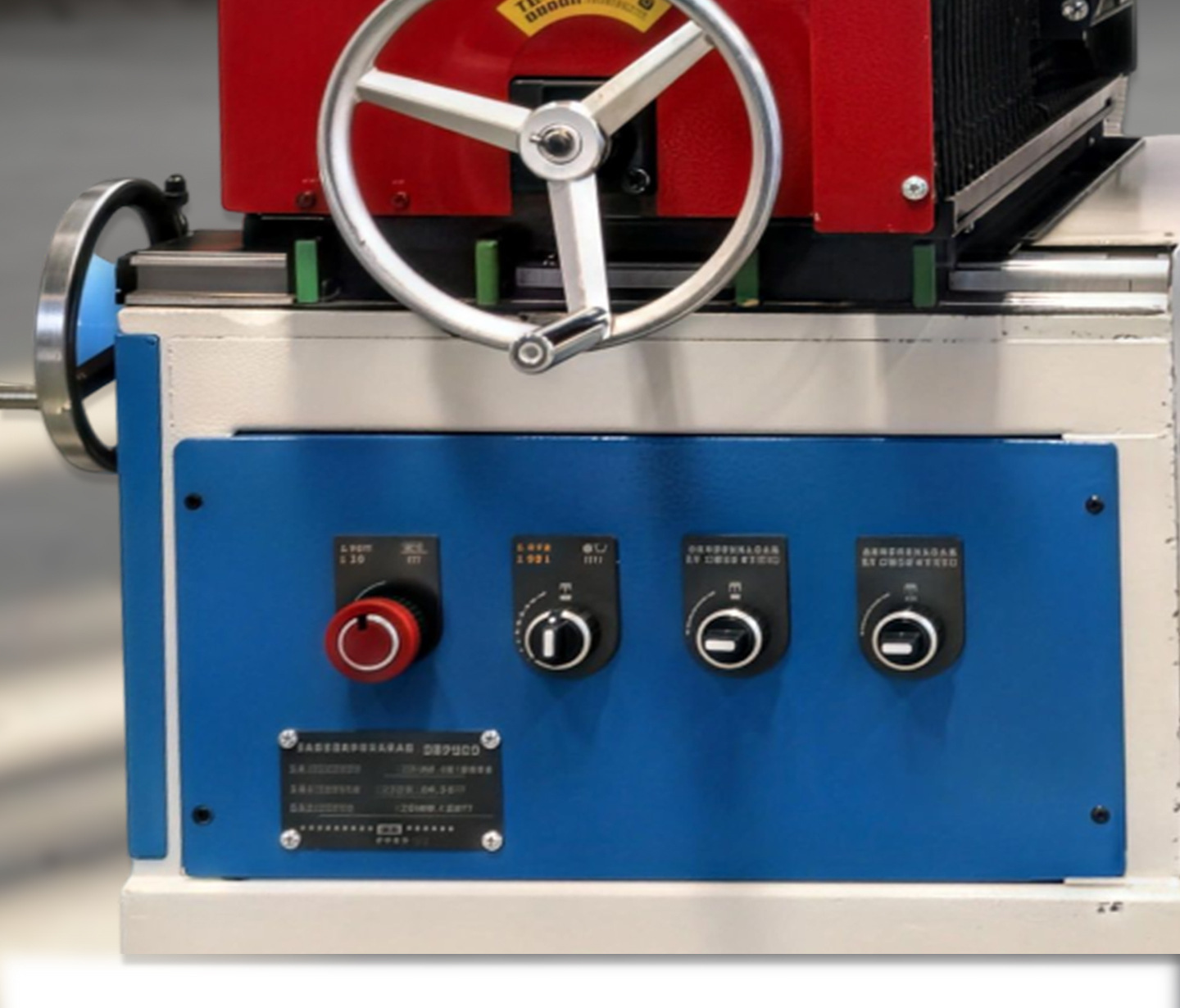 Tire grinding and correction machine, car tire uneven wear and vibration repair machine, high-speed noise-reducing tire polishing and correction