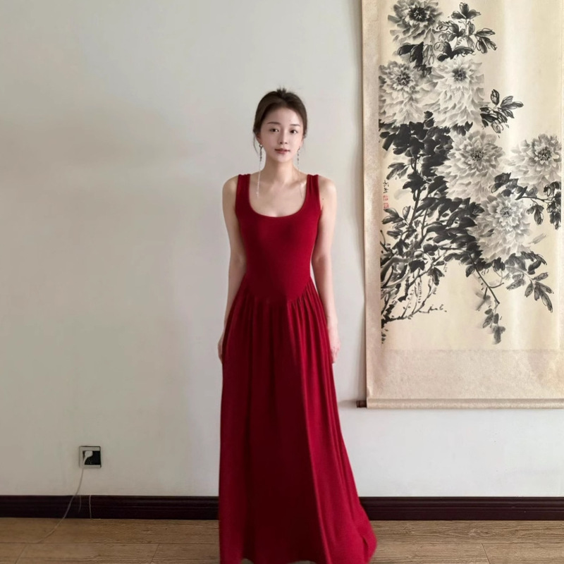 Hepburn-Style Retro U-Neck Backless Stunning Long Dress in Rust Red with a High Waist, Flared to the Ankles, and Sleeveless