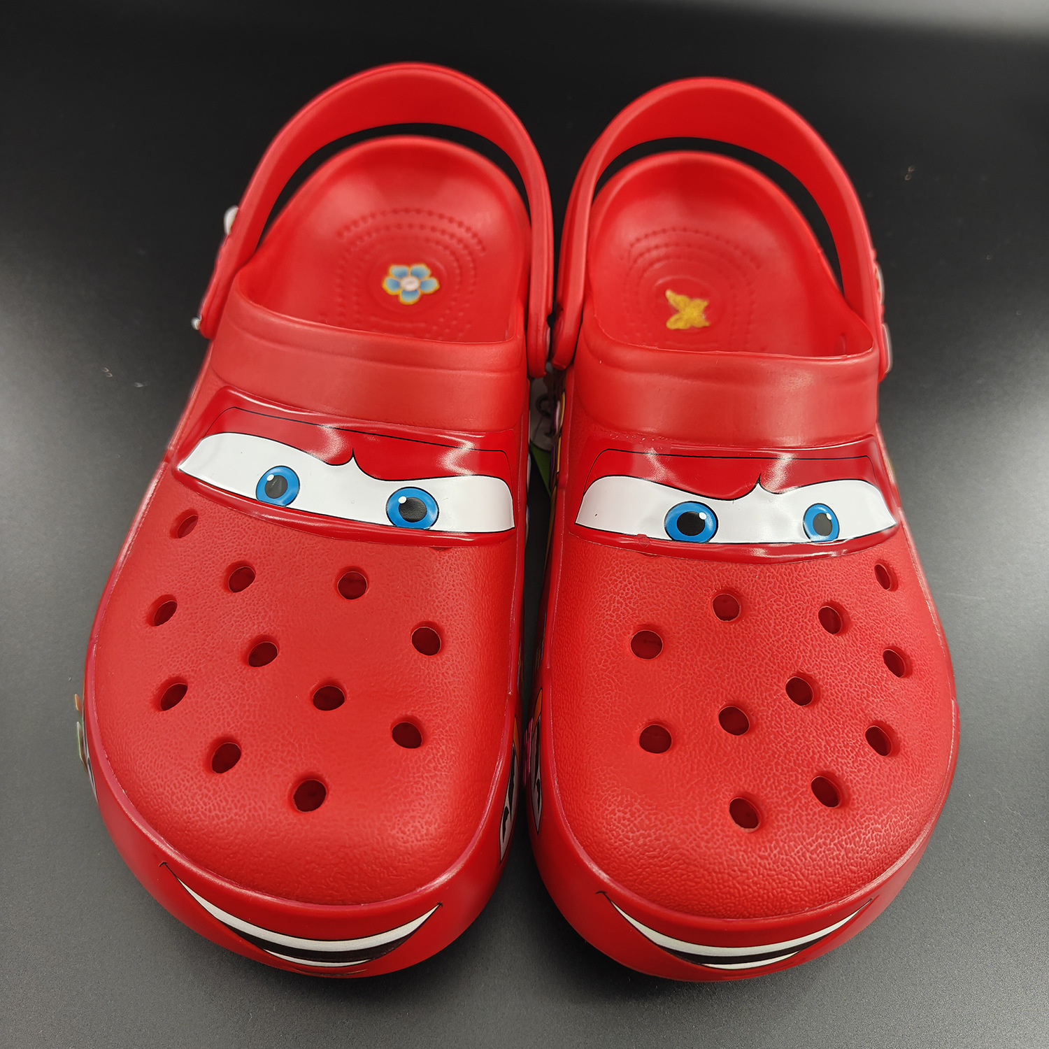 Spot 95 automóviles sin agujeros de lámpara zapatos de carreras movilización total zapatos para hombres y mujeres 2025 sandálias de playa spot al por mayor