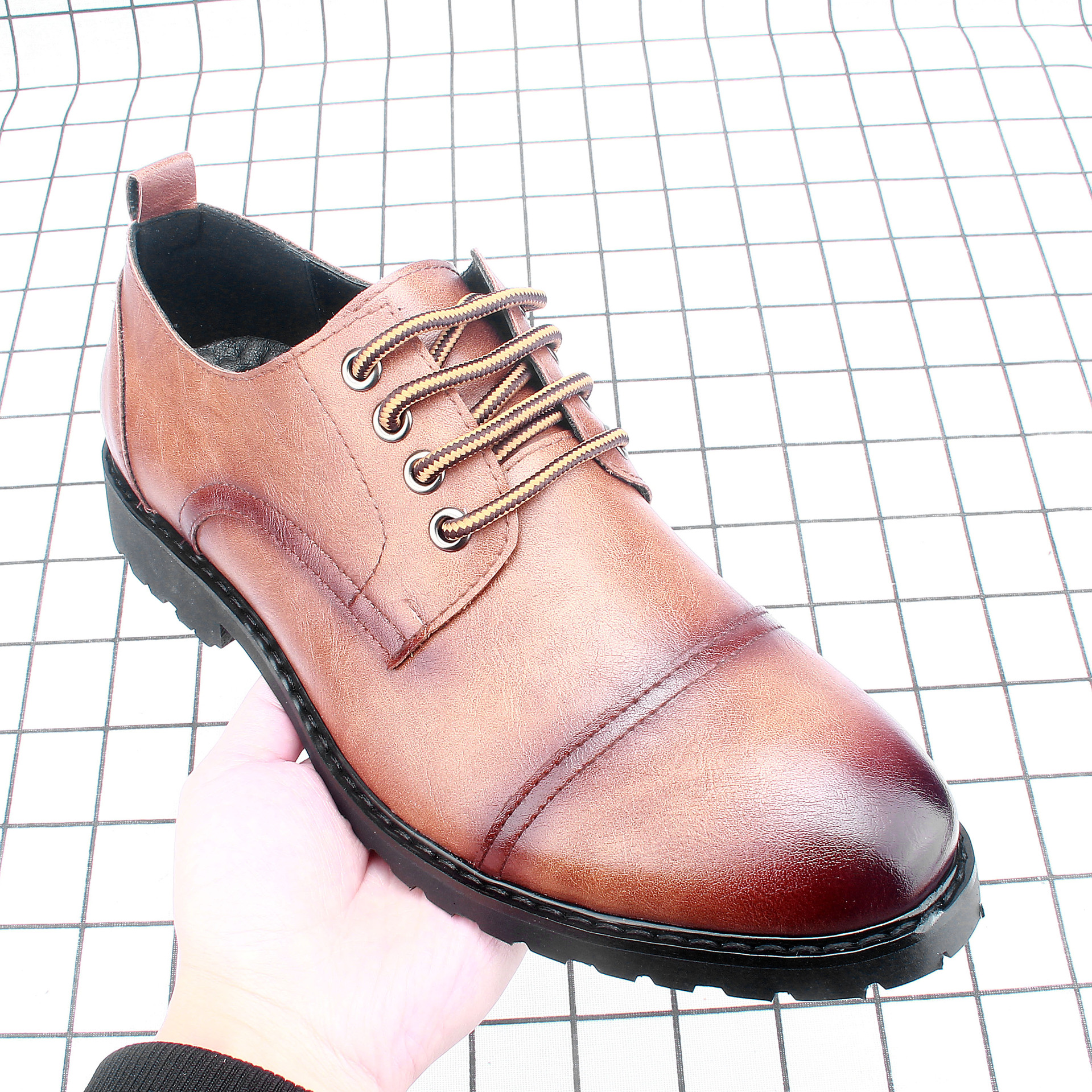 �������շ�һ�ŵ���Ьʱ�����������ͷ��ʿƤЬ402