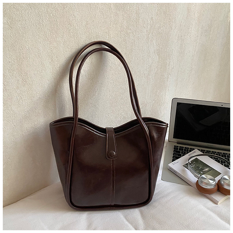 Este año, la moda simple bolso de cubo de mujer venta caliente nueva textura de alta calidad retro versátil lujo ligero bolso de hombro