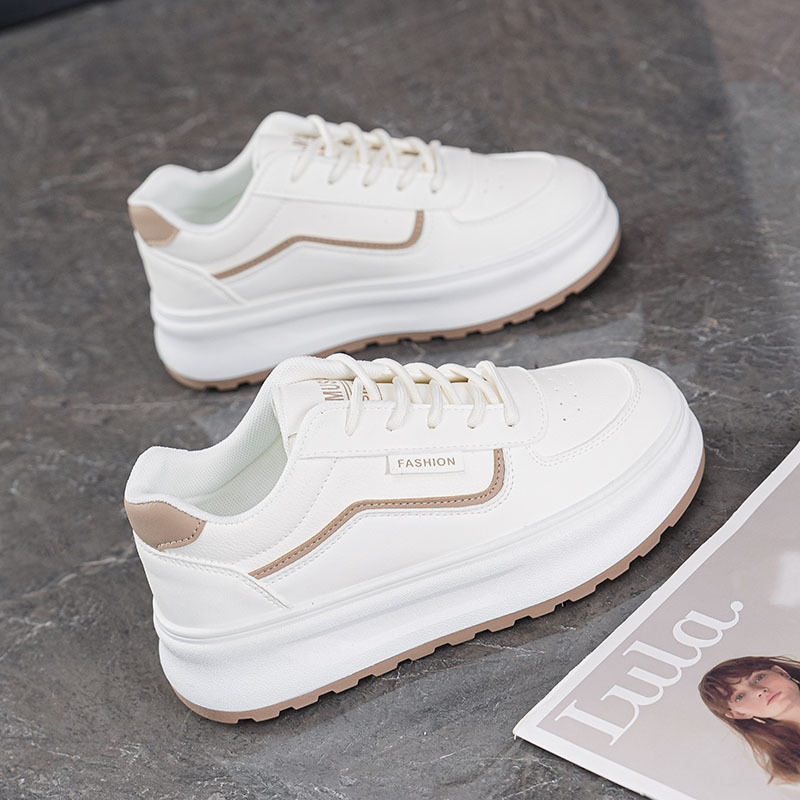Pequeños zapatos blancos de otoño para mujeres nuevas suelas gruesas coreanas de alta moda zapatos de mujer deportivos casuales zapatos de skate de moda