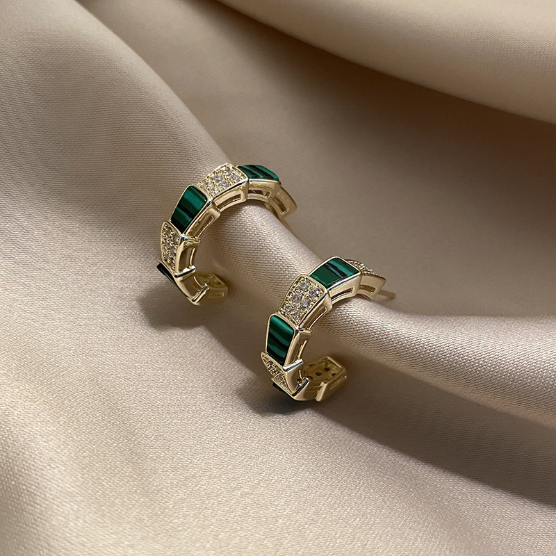 South Korea 925 Silver Needle Emerald Zircon Design Sense Temperament Earrings C-shaped Earrings display picture 4