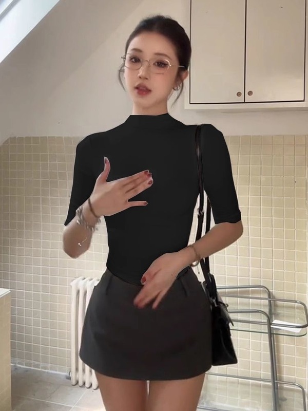 女性用ブラックミッドスリーブTシャツ、インナーにハーフタートルネックボトムシャツ、2025春夏新作五分袖スリムハーフスリーブトップ|undefined
