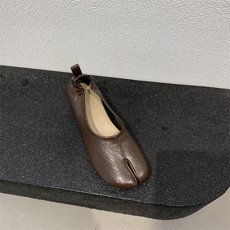 Women's Simple Split Toe Horseshoe Peas Chunky Heel Pumps