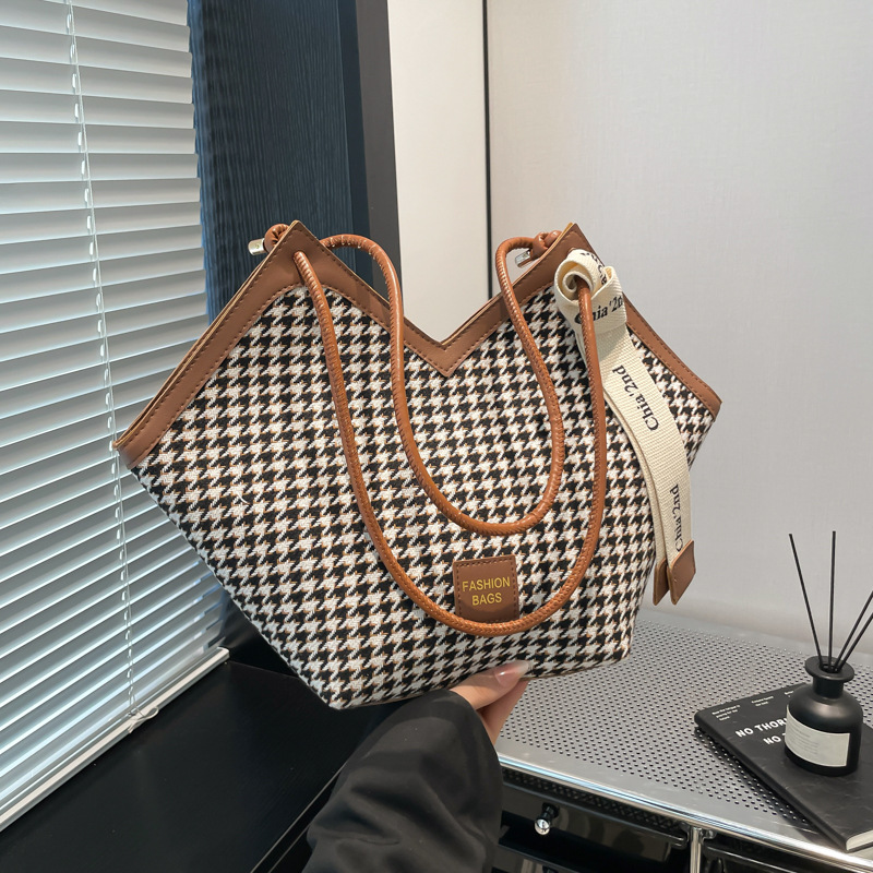 2025 nuevo estilo bolso de hombro con textura bolso de hombro a cuadros de gran capacidad bolso de viaje de aire extranjero cesta de verduras bolso femenino