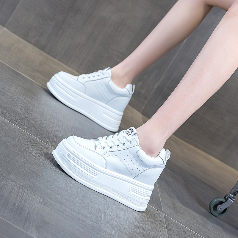 10cm 두께의 밑창 증가 된 가죽 신발 여성 2025 년 봄과 여름 새로운 캐주얼 신발 머핀 흰색 신발 스커트