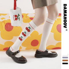 春と夏の新しいラブカーフソックス女性のためのオリジナル甘いチェリーレディースニーハイソックスイントレンドソックス卸売