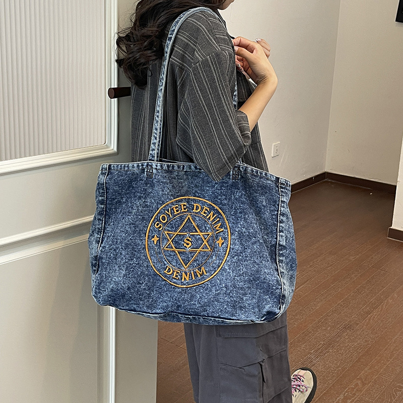 2026 early autumn new Korean retro denim tote bag for women, casual style, high aesthetic appeal, trendy shoulder bag for college students