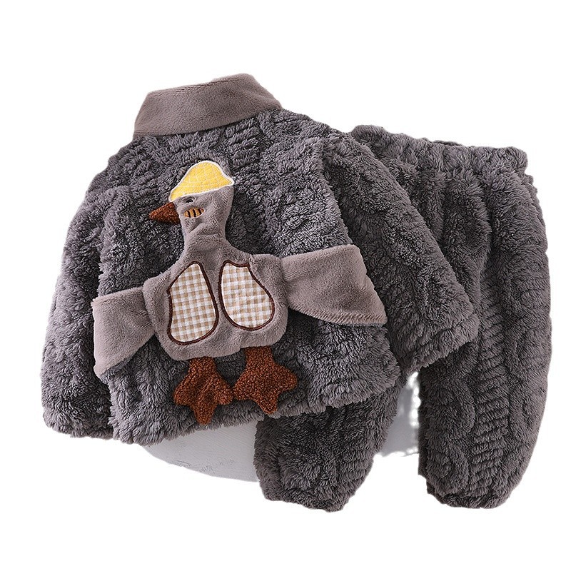 어린이 벨벳 잠옷 세트 2024 새로운 플란넬 거위 집 옷  소년과 소녀 두꺼운 두 조각 유행 세트