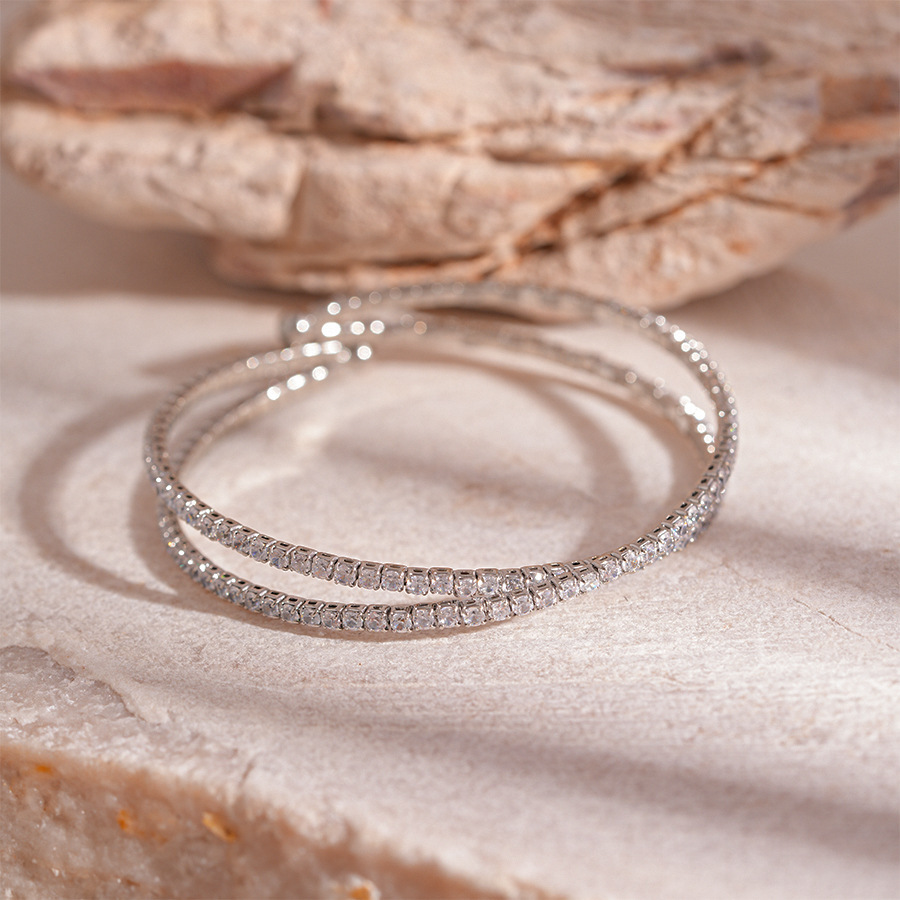 欧米のクロスボーダーにジルコンを入れて、ブレスレットを開けます。