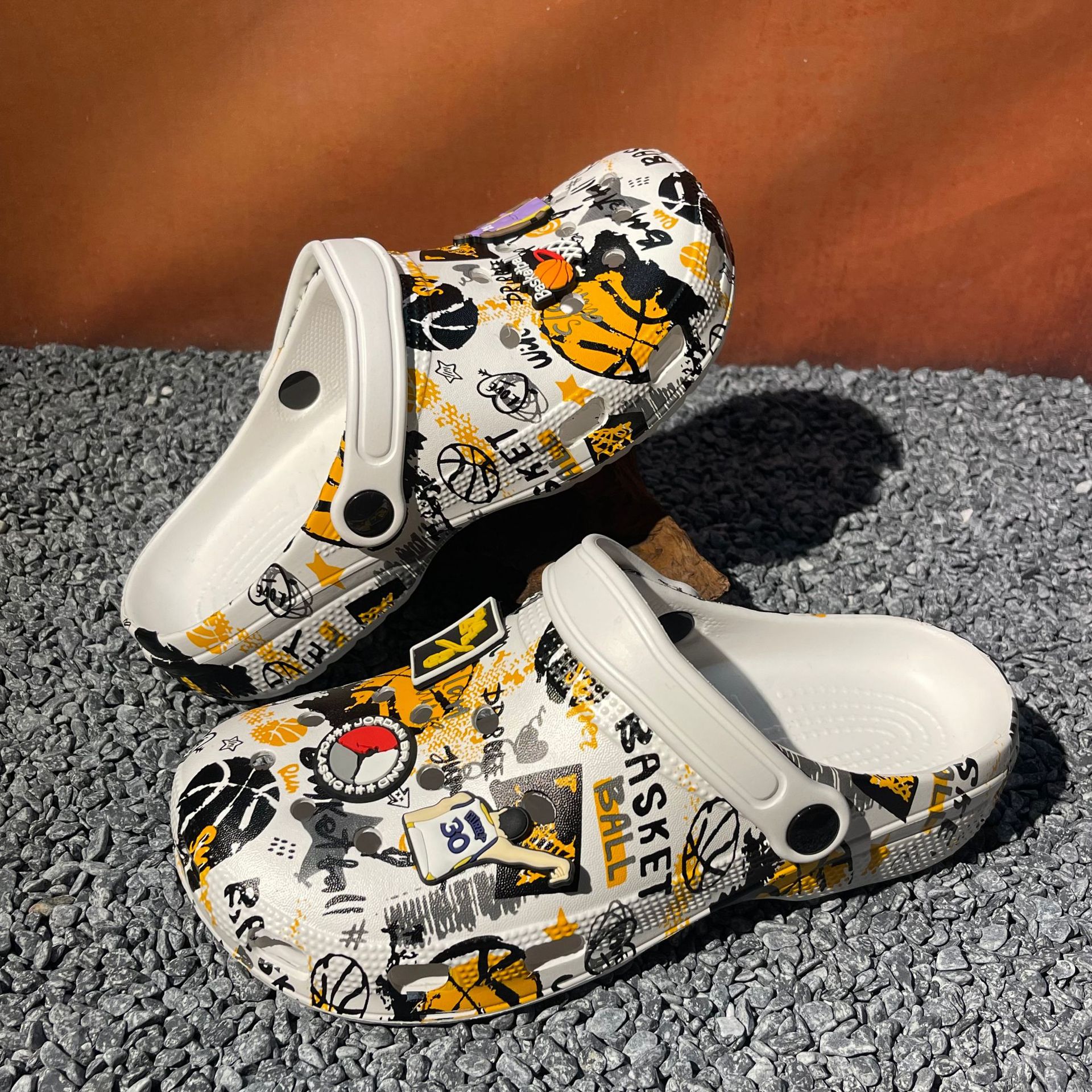 Zapatos de baloncesto transfronterizos 2026 nuevas sandalias de cabeza de bolsillo zapatos de playa para hombres zapatos de baloncesto casuales impresos zapatillas