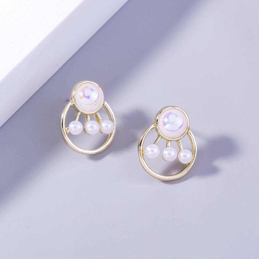 European And American Golden Pearl Round Flower Earrings display picture 3