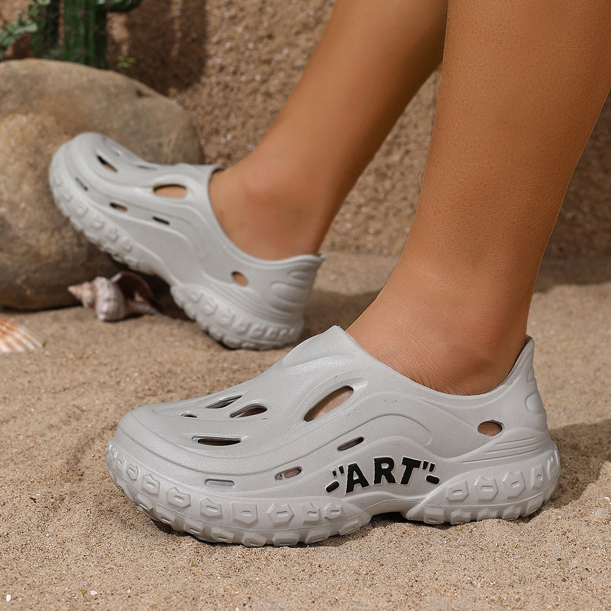 Shoes Men's New Sandals Eva Lightweight Outerwear Croc Shoes Breathable Men's Non-Stinky Feet Thick-Soled Baotou Beach Shoes