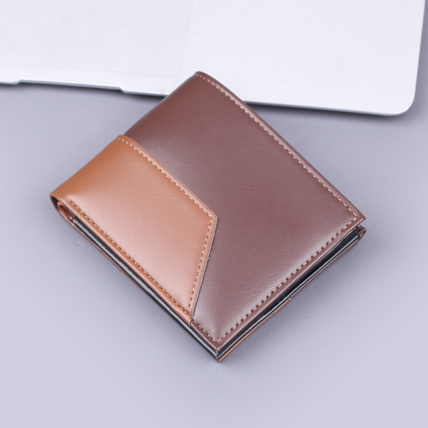 32 marrón oscuro corto