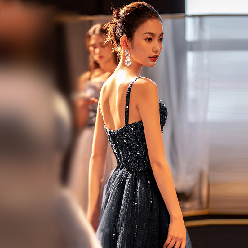 Serie de cielo estrellado vestido de noche de gama alta luz temperamento de lujo sentido transfronterizo nicho nueva reunión anual vestido de anfitrión largo de las mujeres