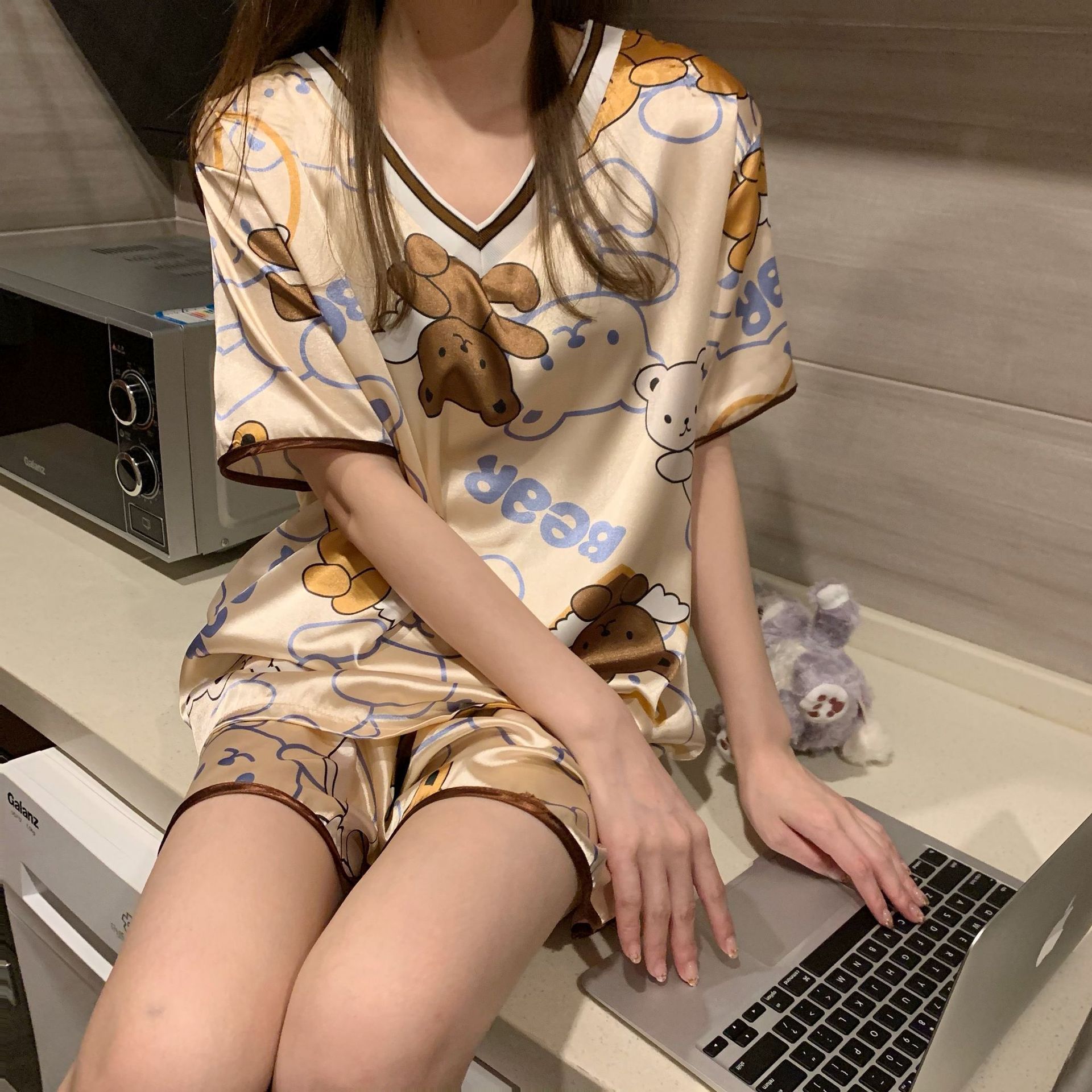 Pijamas de verano para mujer, de seda helada, manga corta, cuello en V, talla grande, novedad 2024, con estampado de dibujos animados.